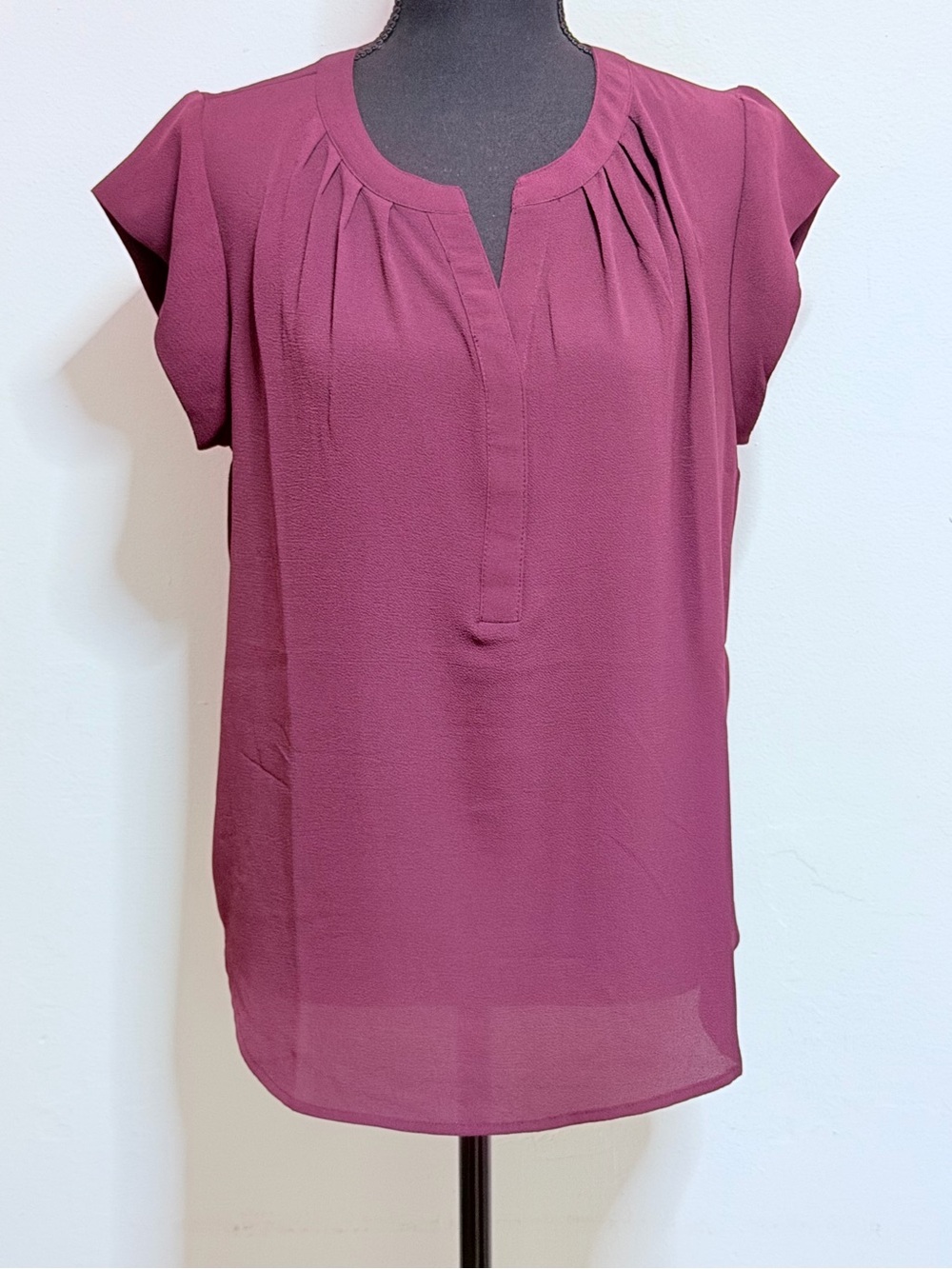 Vince Camuto Plum Pleated Split-Neck Blouse medium new with tags!